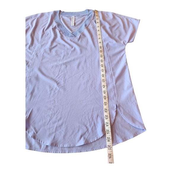 Athleta periwinkle Zephyr v-neck stretch short sleeve curved hem top S - Picture 9 of 13